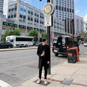 Meet your Posher, Hoàng